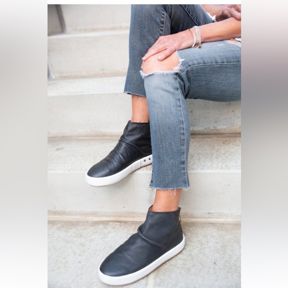 Beek women Jaeger High-Top Sneakers black like new